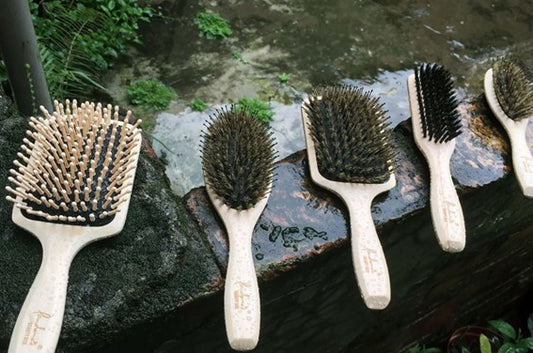 ヘアブラシを正しく使い分けて効果的なブラッシングを|ヘアブラシの特長をご紹介